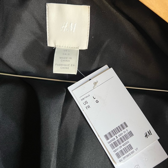 H&M Faux Leather Quilted Puffy Bomber Jacket. US Large. Black. NWT. - Picture 7 of 10